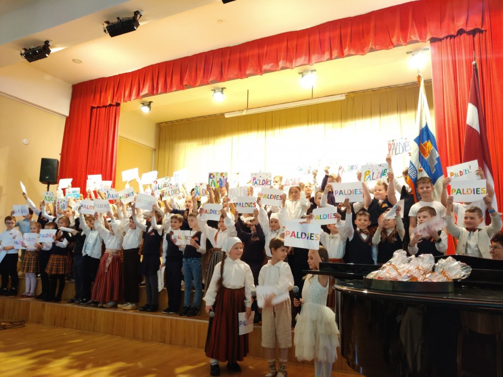Māmiņdienas koncerts “Paldies - vārdiņš no sirds”. 12.05.2025.