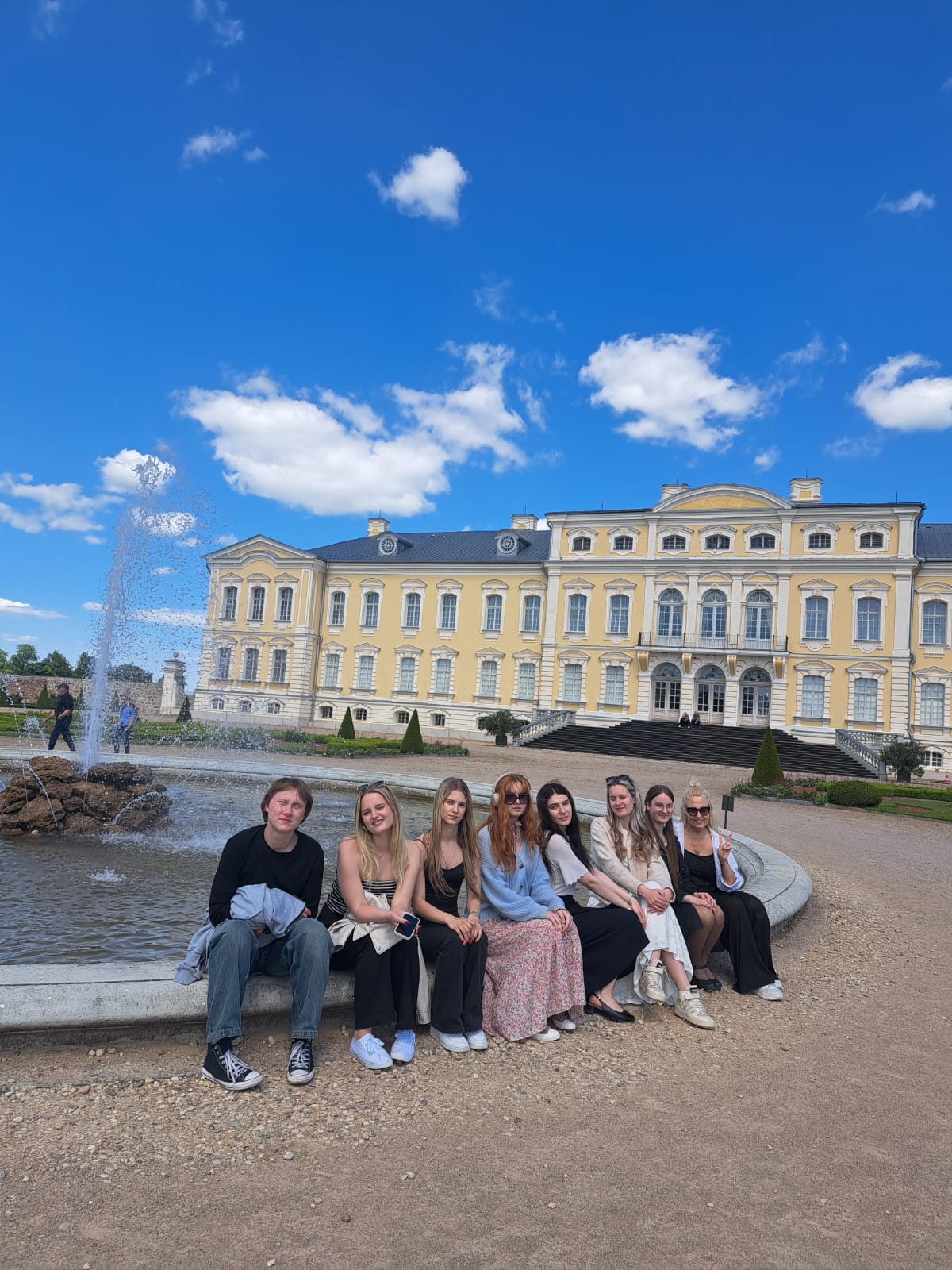 12.a klase Rundāles pilī.