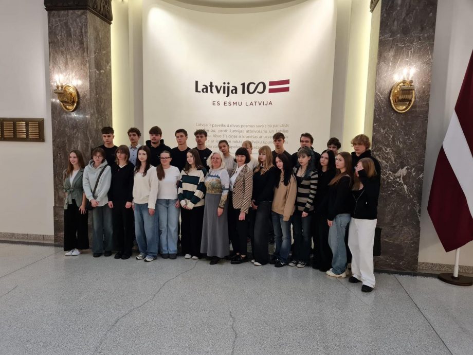 11. klašu skolēni viesojas Ārlietu ministrijā. 15.10.2025.