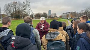 7. klases ekskursijā "Uzvaras parks - vieta ar vēstures elpu".