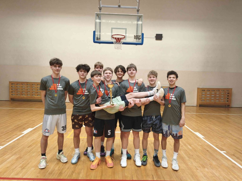 8.-9. klašu zēniem 1. vieta Ziemeļu rajonā VEF superlīgas sacensībās basketbolā!