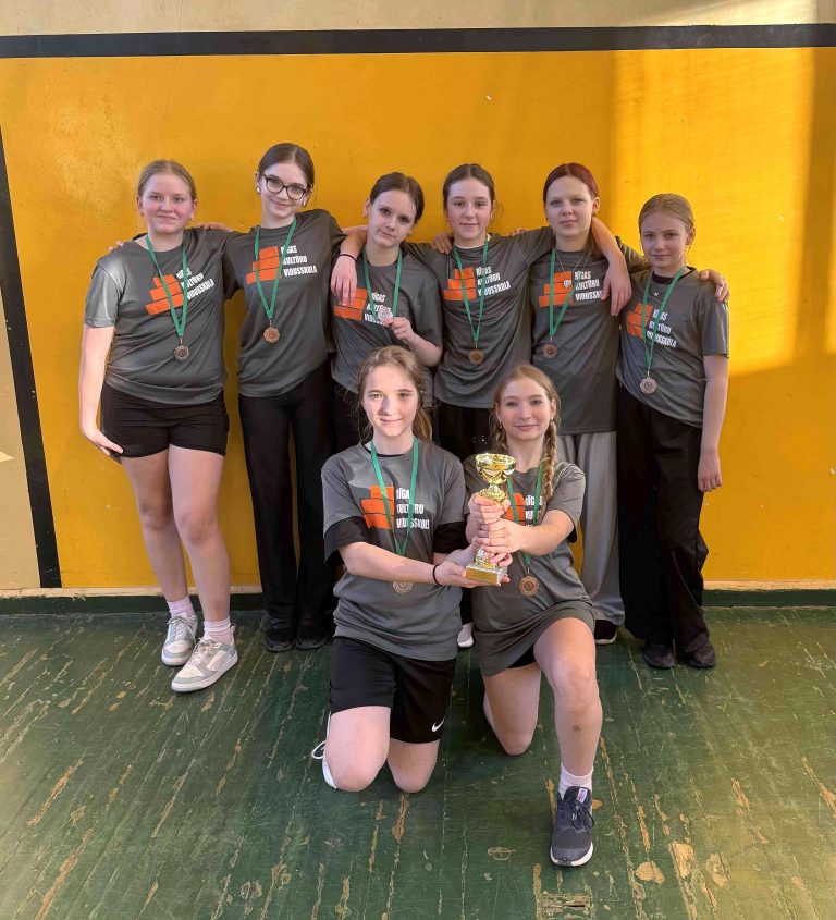 Tautas bumbas sacensībās izcīnīja 3. vietu Rīgas Ziemeļu rajona skolu finālā!