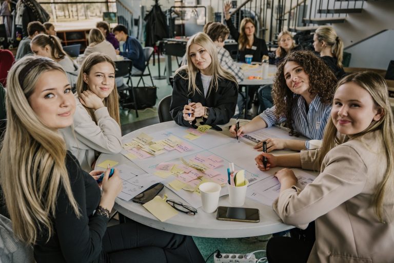 PakalpojumuHakatons_Pirma_diena-17