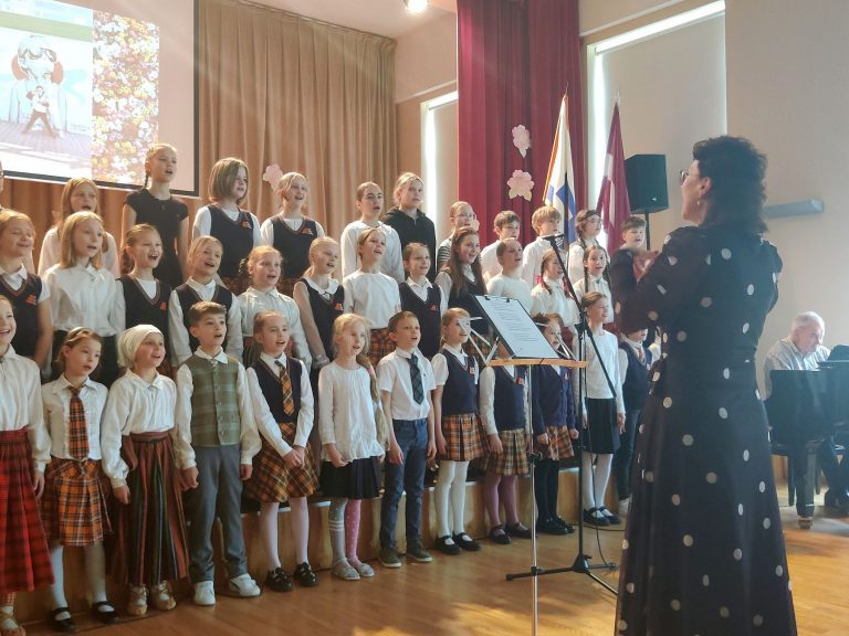 Mātes dienai veltīts koncerts “Māmiņa – mana sirds un mājas”